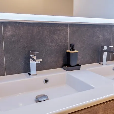 別荘 Maison T4 Climatisee Avec Jacuzzi A *