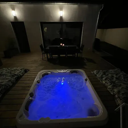 別荘 Maison T4 Climatisee Avec Jacuzzi A *