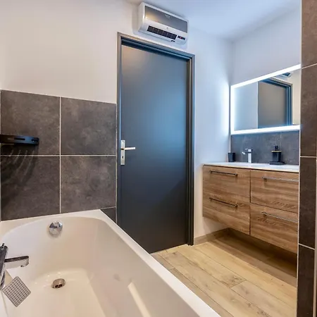 Maison T4 Climatisee Avec Jacuzzi A Holiday home *