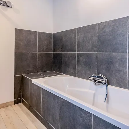 Holiday home Maison T4 Climatisee Avec Jacuzzi A Lagord