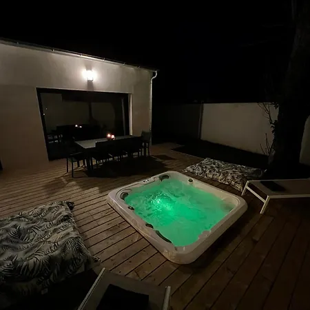Maison T4 Climatisee Avec Jacuzzi A Holiday home