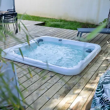 Maison T4 Climatisée Avec Jacuzzi à *